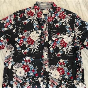 7 Diamonds button down short sleeve size Medium